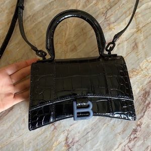 Balenciaga hourglass bag 19x8x21 💕